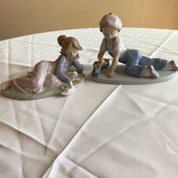 RETIRED 1995 ‘ALL ABOARD LLADRO’ PORCELAIN FIGURINE -Item #01007619 - Picture 9 of 9
